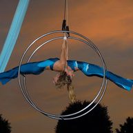 Back Stage Kitty Hagen acrobatiek luchtact