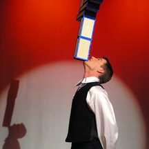 Back Stage Kitty Hagen jongleur jongleren