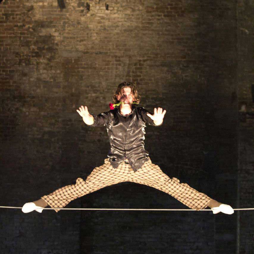 Back Stage Kitty Hagen koorddanser acrobaat