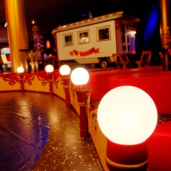 002.-circusdecor-Back-Stage-kitty-hagen