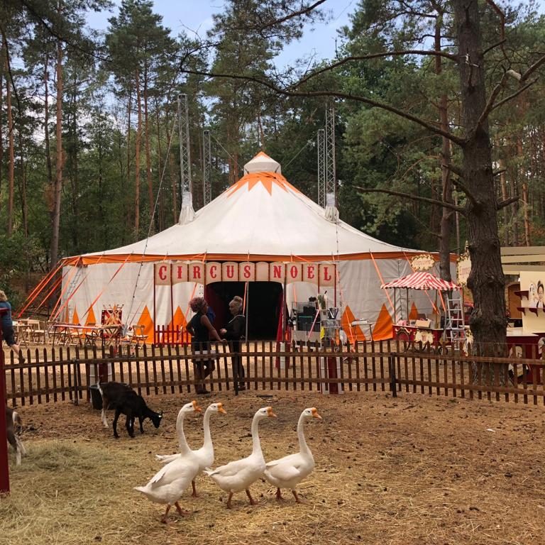 007.-Circustent-huren-Back-Stage-Kitty-Hagen