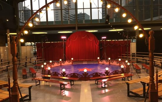 011.-Circusdecoratie-Back-Stage-Kitty-hagen-1-e1580204730831