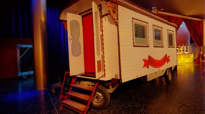 015.-Circus-woonwagen-Back-Stage-Kitty-hagen 015.-Circus-woonwagen-Back-Stage-Kitty-hagen