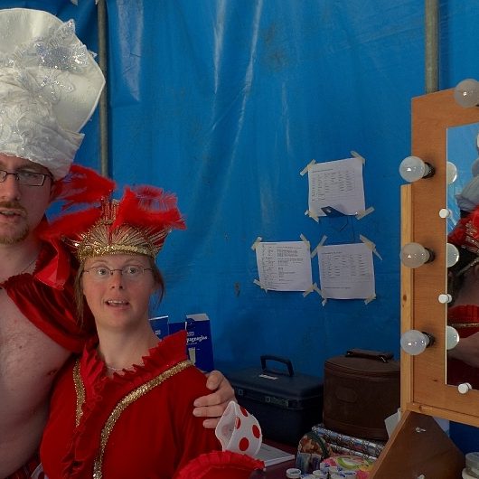 Mouw tof Back Stage Kitty Hagen