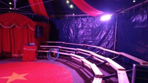 Kleine circustent huren